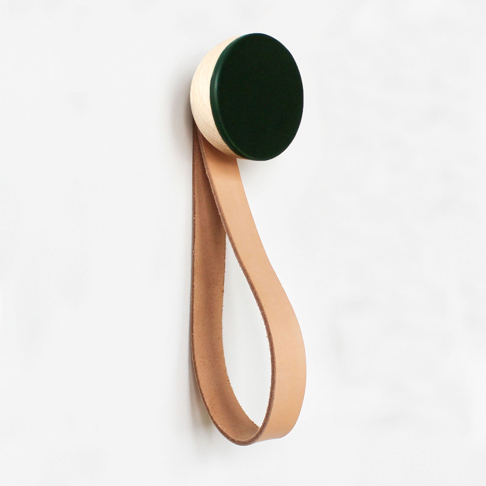 Patère murale en bois de hêtre et céramique avec sangle en cuir - Vert foncé