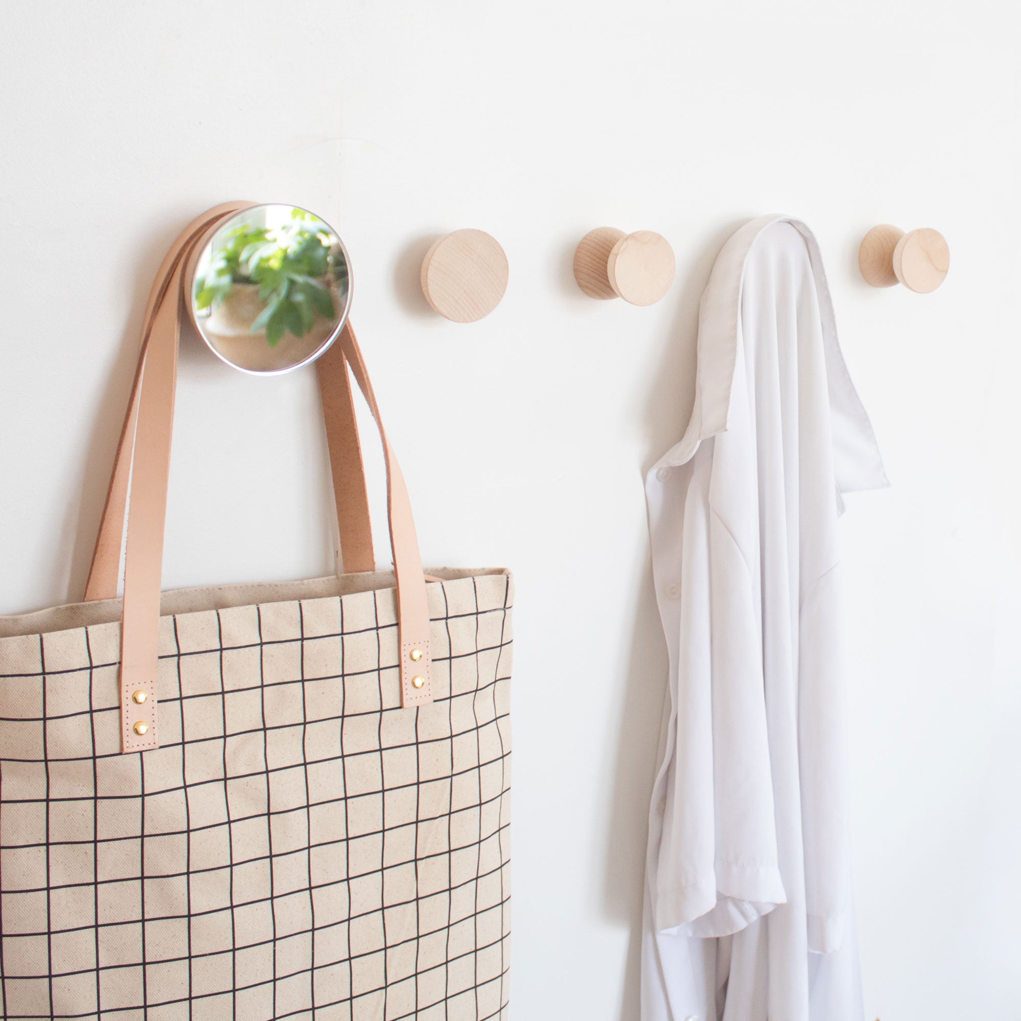Porte-manteau mural avec miroir en bois de hêtre rond