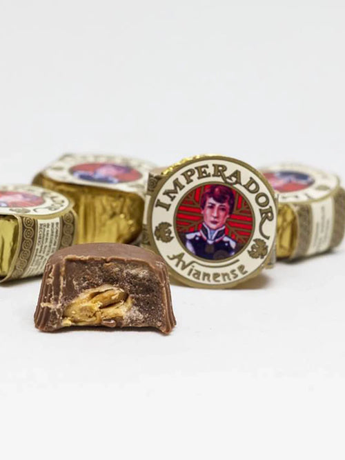 Chocolate Avianense ou Bombons Imperior, mais de um século de tradição da Avianense, unindo sabor, arte e identidade minhota num tributo à cidade de Viana do Castelo. Cada tablete de chocolate Avianenese e bombom é uma expressão de cultura, memória e doçura que resiste ao tempo.