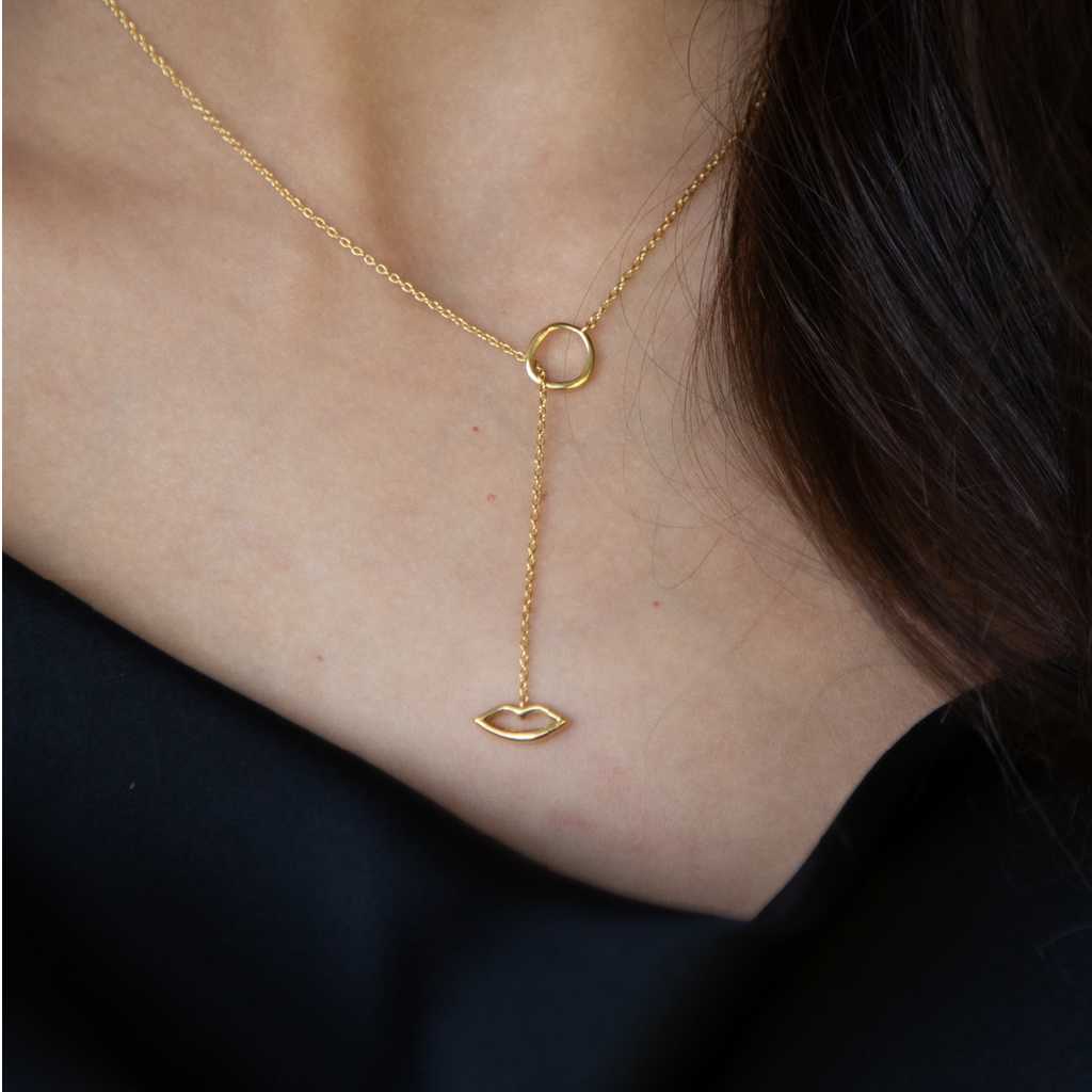 Kiss Necklace