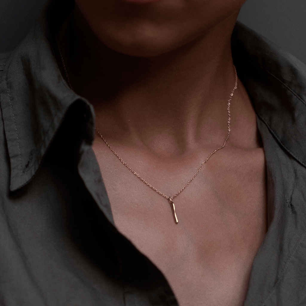 Collier avec lettre initiale I