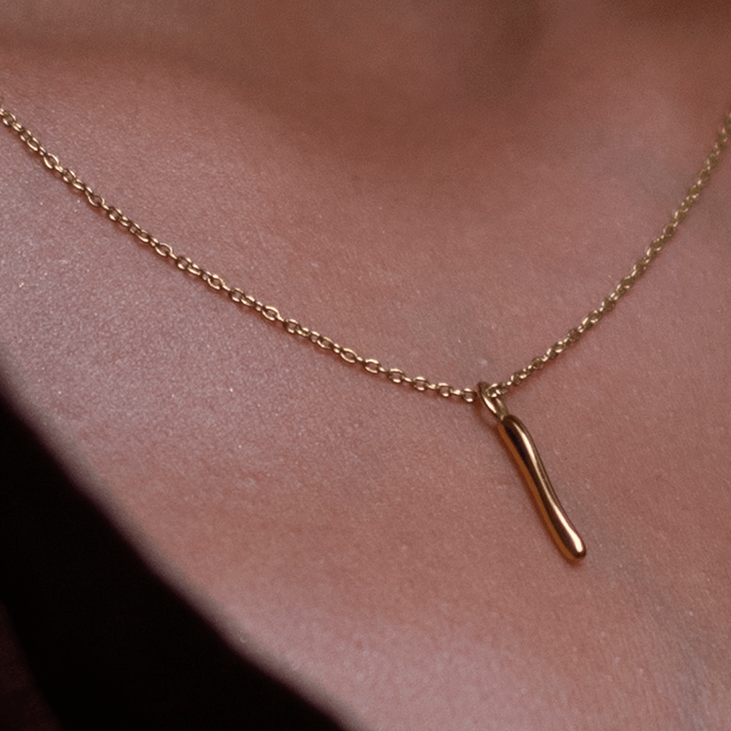 Collier avec lettre initiale I
