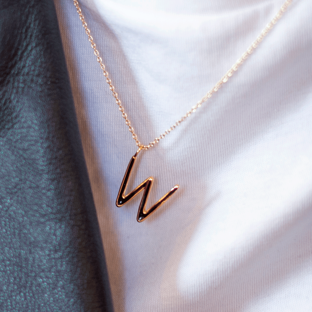 Collier Initial W