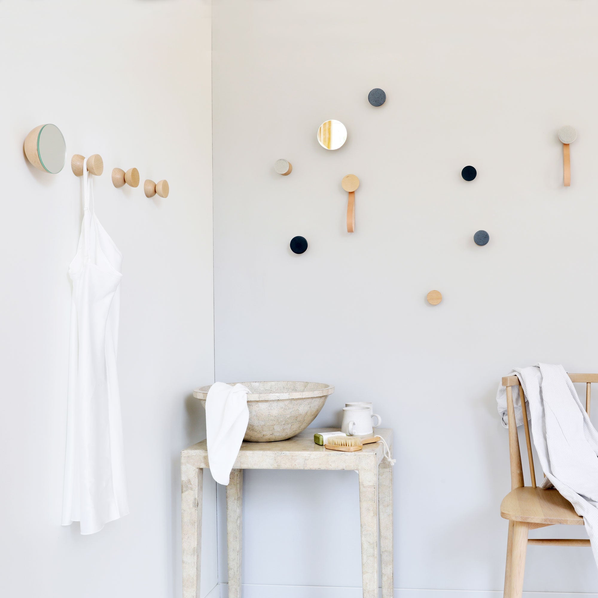 Porte-manteau mural avec miroir en bois de hêtre rond