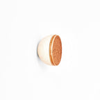 Patère/Bouton Mural Rond en Hêtre et Céramique – Taches Orange Terre Cuite