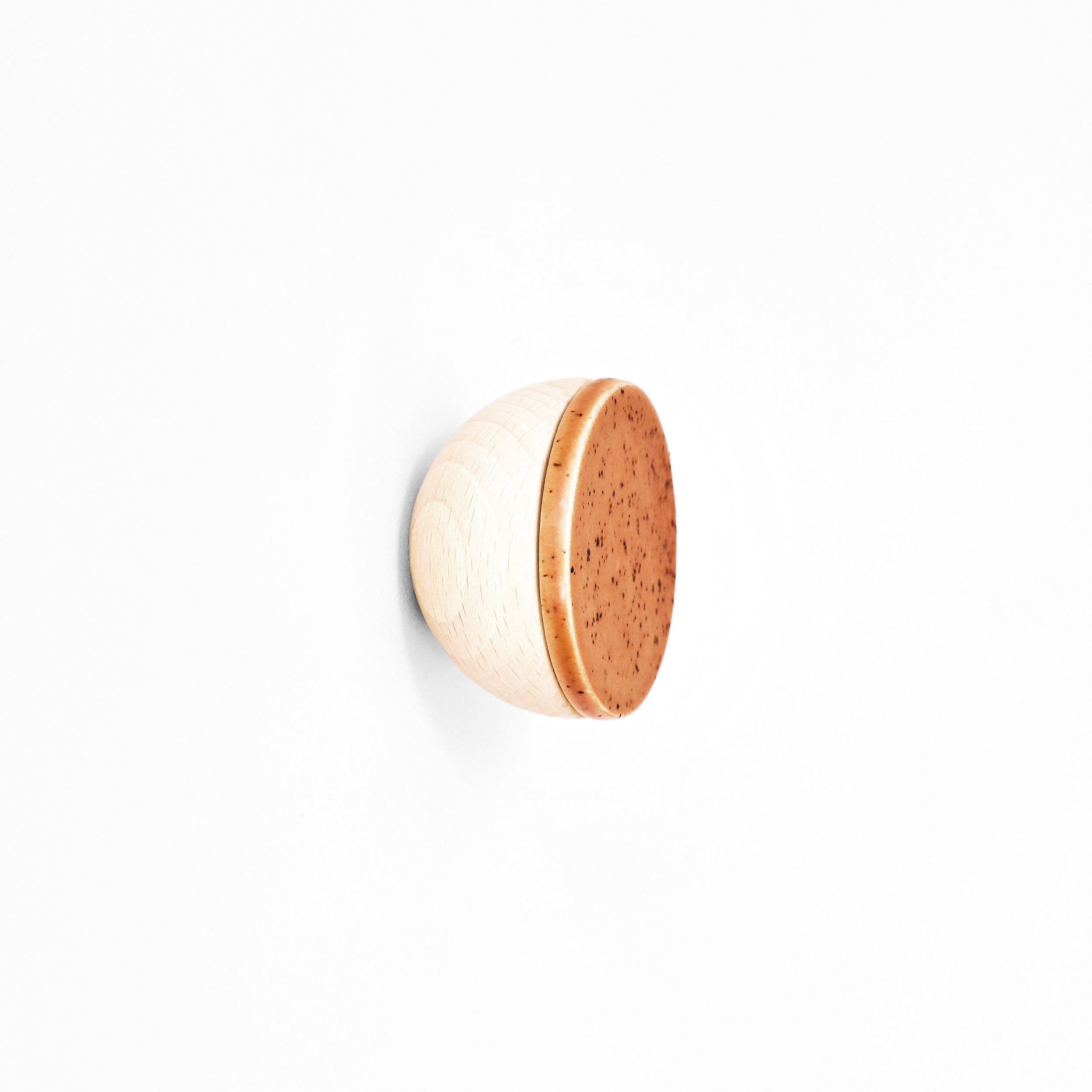 Patère/Bouton Mural Rond en Hêtre et Céramique – Taches Orange Terre Cuite