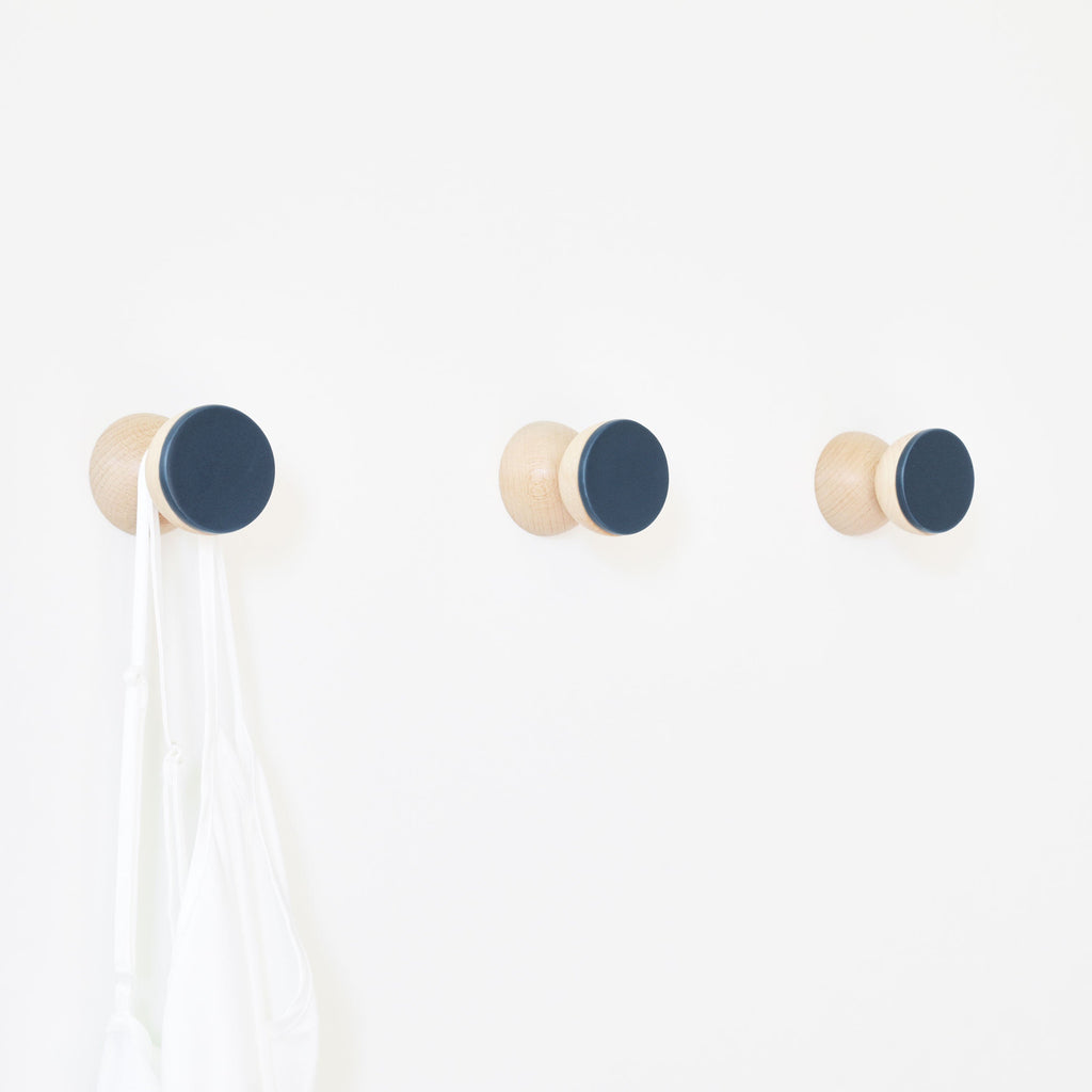 Patère/bouton mural géométrique en hêtre et céramique - Bleu foncé