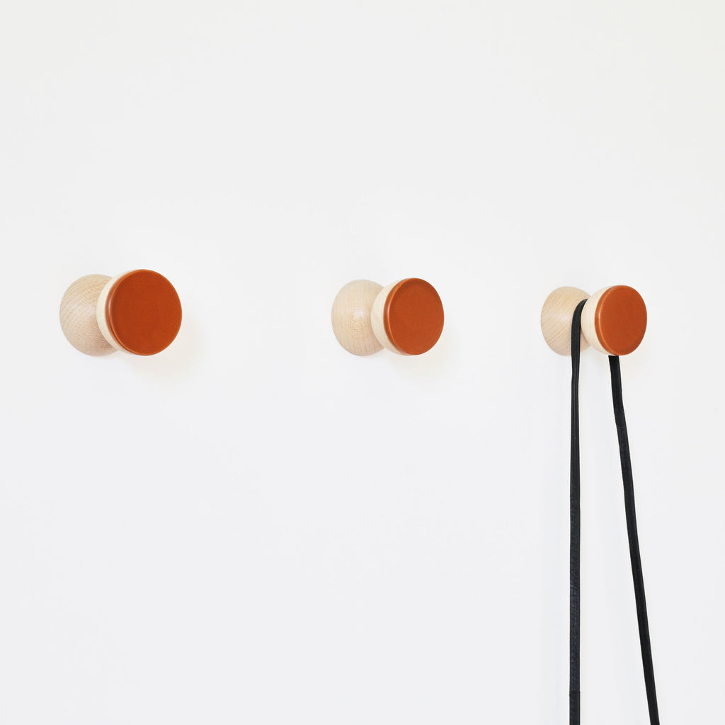 Patère / Poignée Murale Géométrique en Bois de Hêtre et Céramique - Orange Terre Cuite Foncé
