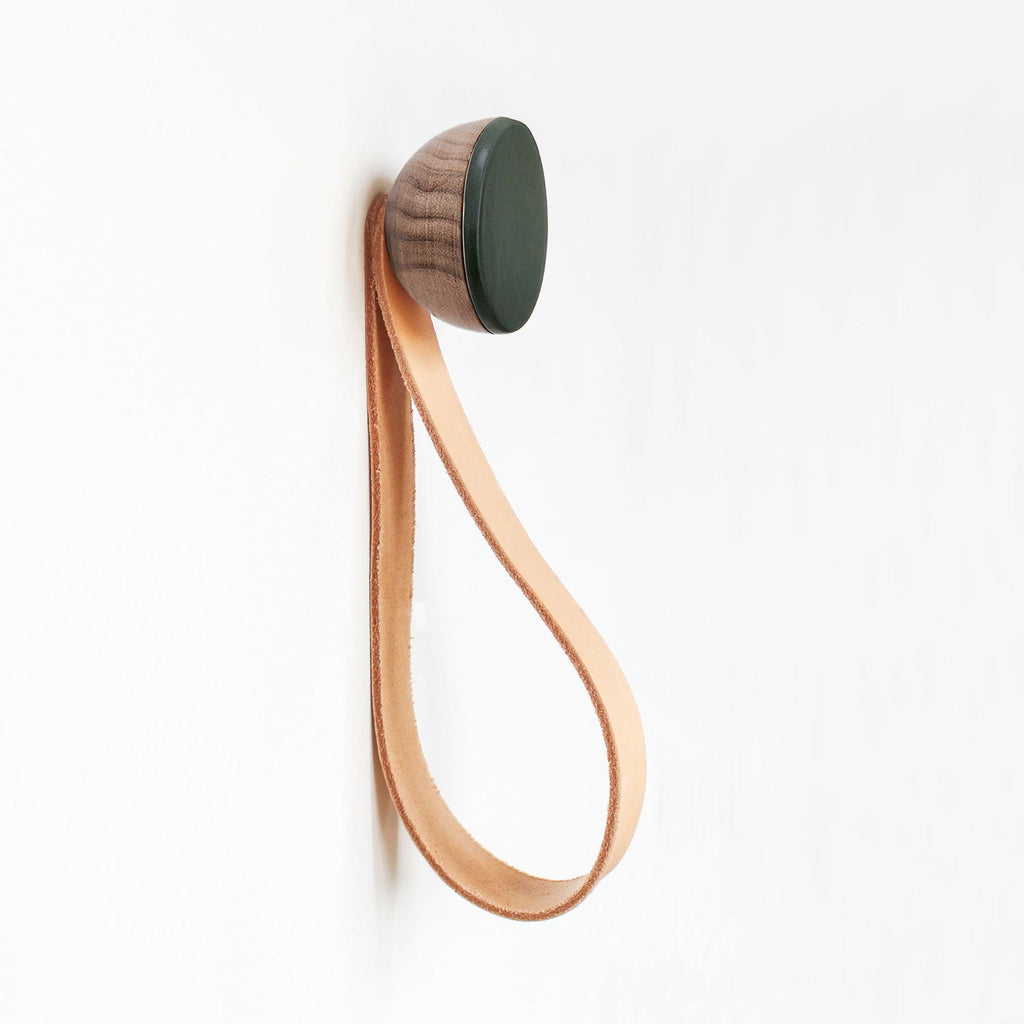 Porte-manteau mural rond en noyer et céramique avec sangle en cuir - Vert foncé